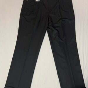 NWT - TravelSmart Roundtree & Yorke Classic Fit Pleated Black Chino Men’s 42x30